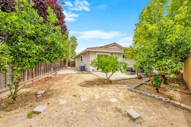 6084 Amador Place, Newark CA: https://media.crmls.org/mediaz/53a94b10-535b-459e-a8f2-2b7d735a0d97.jpg