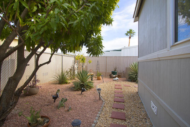 Image 17 of 48 For 14777 Palm Drive  8