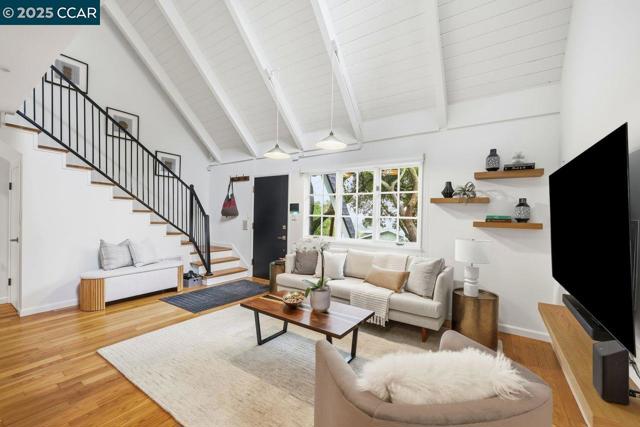 129 Spring Rd, Orinda CA: https://media.crmls.org/mediaz/53a9a2b3-f563-4d1a-9ee7-8fcfc403b49e.jpg