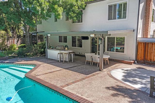519 Ellesmere Dr, Walnut Creek CA: https://media.crmls.org/mediaz/53a9a419-f527-4f45-bc5b-6915d37e9642.jpg