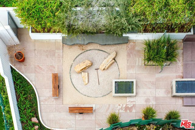 535 OCEAN Avenue, Santa Monica CA: https://media.crmls.org/mediaz/53ab6d6f-6d61-4765-a62b-cb0fca5fd71b.jpg