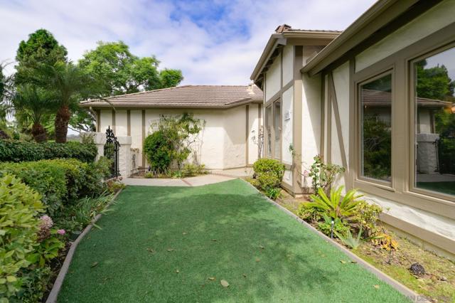 14231 Fox Run Row, San Diego CA: https://media.crmls.org/mediaz/53ac36a8-3257-4870-ad97-c6f9bae924c8.jpg