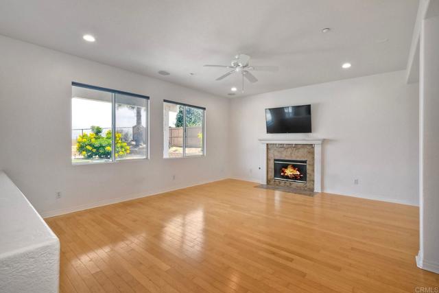 5478 Alexandrine Court, Oceanside CA: https://media.crmls.org/mediaz/53ac50cf-dd74-4771-901a-695eb8f6084d.jpg