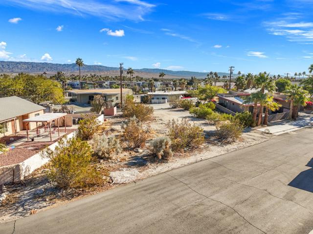 2670 Junipero Avenue, Palm Springs CA: https://media.crmls.org/mediaz/53acce9c-037e-4f0f-8327-25ce98fd98d0.jpg