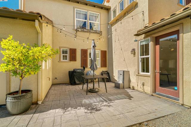 215 W Santa Cruz Way, Mountain House CA: https://media.crmls.org/mediaz/53ad07ca-a4fb-4926-aaab-39d83edc9706.jpg