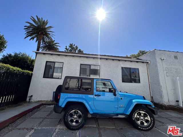 643 N Vista St, Los Angeles CA: https://media.crmls.org/mediaz/53ad6615-6771-460d-9c8d-b55f4b901f07.jpg