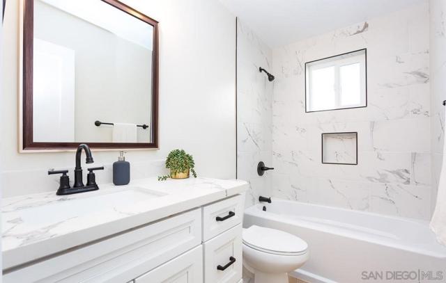 924 Florida St, Imperial Beach CA: https://media.crmls.org/mediaz/53ae4188-0cae-4f75-94fa-97e53f79703b.jpg