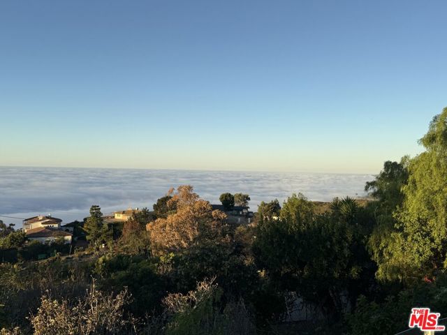 20776 Big Rock Drive, Malibu CA: https://media.crmls.org/mediaz/53af4106-1b07-4709-b2c9-d8a2bf6dc53b.jpg