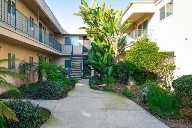 4851 Cole St, San Diego CA: https://media.crmls.org/mediaz/53afe64b-82a5-4430-bef1-680bd91bf55c.jpg