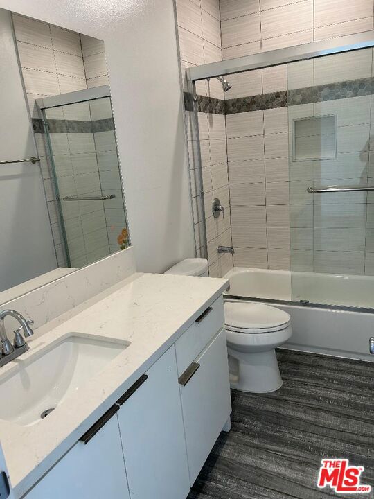 2112 S Highland Avenue, Los Angeles CA: https://media.crmls.org/mediaz/53affccc-958a-4c02-b41e-791d853270c3.jpg