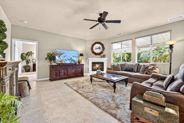 39492 Camino Piscina, Indio CA: https://media.crmls.org/mediaz/53b0c8f3-2a09-47d9-bd87-736e3359dba0.jpg