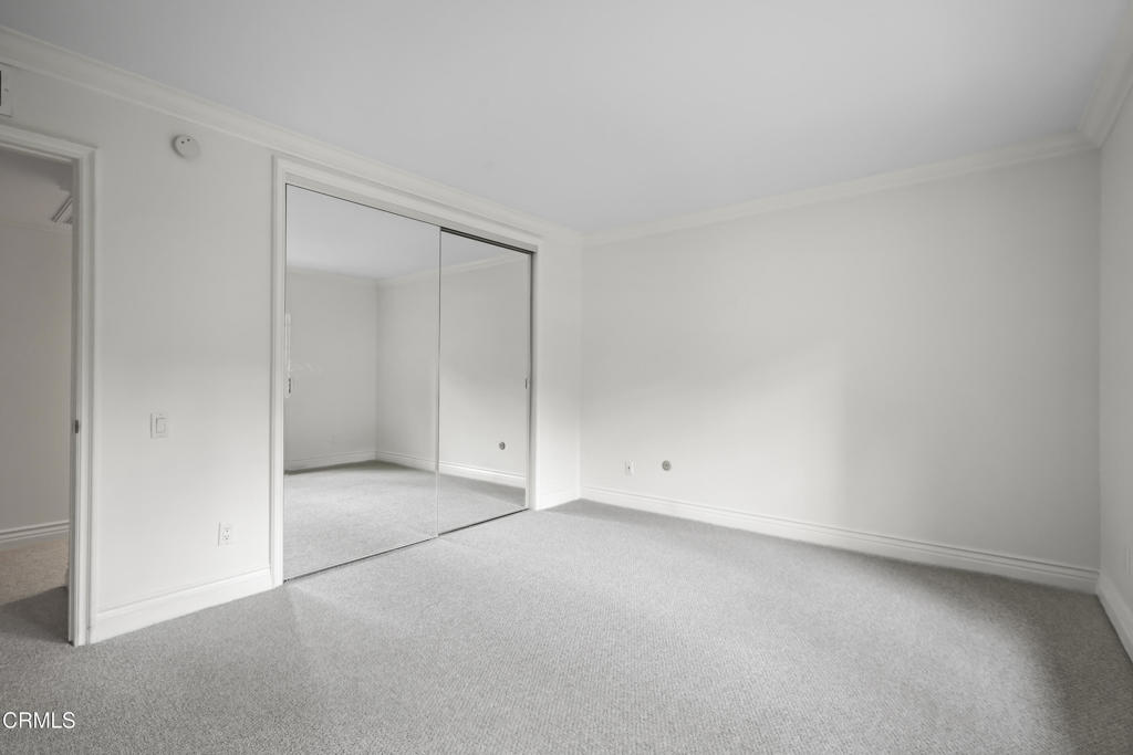 https://media.crmls.org/mediaz/53b0f3d6-5219-443f-abef-ecb6d0ec4e85.jpg?preset=X-Large
