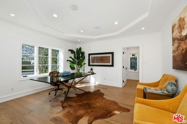 514 N Walden Drive, Beverly Hills CA: https://media.crmls.org/mediaz/53b112d2-5de5-43c6-a383-6f7bf7b9fa48.jpg