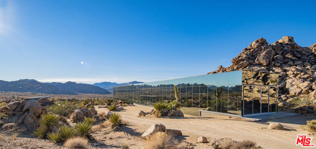 8198 Uphill Road, Joshua Tree CA: https://media.crmls.org/mediaz/53b12a17-e921-48c0-a106-f3223c95c7cc.jpg