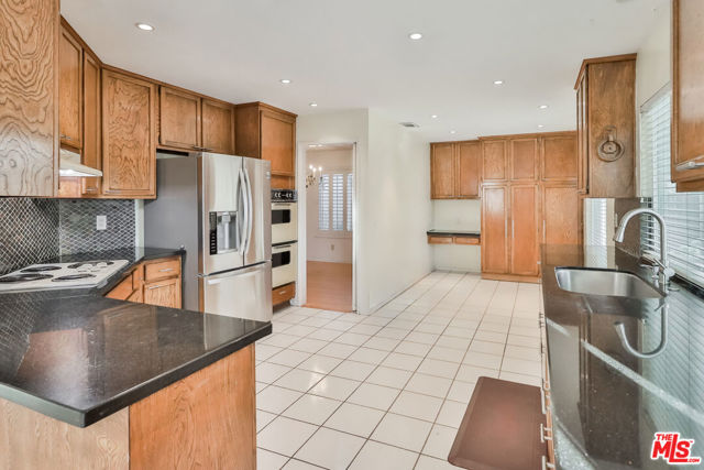 768 Aileen Street, Camarillo CA: https://media.crmls.org/mediaz/53b1871d-f144-4696-8bd1-878766e4d5f3.jpg