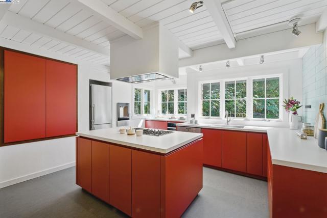 7380 Claremont Ave, Berkeley CA: https://media.crmls.org/mediaz/53b204dc-bdc7-409b-8eb2-90f615b55f0a.jpg