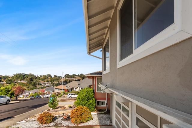 1331 Aspen Drive, Pacifica CA: https://media.crmls.org/mediaz/53b2c970-042a-4ae8-83a6-f780fb0189c5.jpg