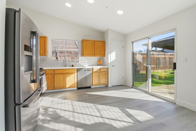 Image 11 of 30 For 6953 Foxtail Dr