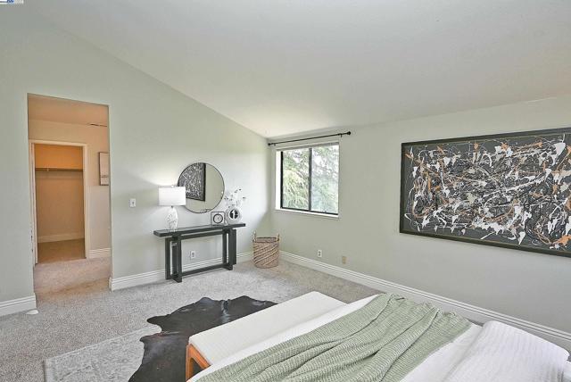 6525 Bellhurst Ln, Castro Valley CA: https://media.crmls.org/mediaz/53b33d65-c6c0-4277-bca2-c7979ad3a244.jpg