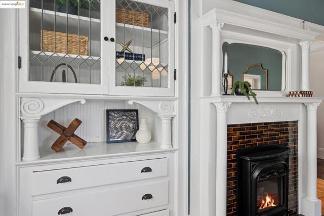 737 61st St, Oakland CA: https://media.crmls.org/mediaz/53b37b2c-dfad-469d-83c1-1ce21cda95a2.jpg