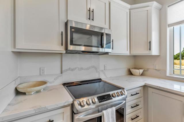 10055 Foothill Avenue, Gilroy CA: https://media.crmls.org/mediaz/53b40386-0353-485a-8f0c-6fec304be855.jpg