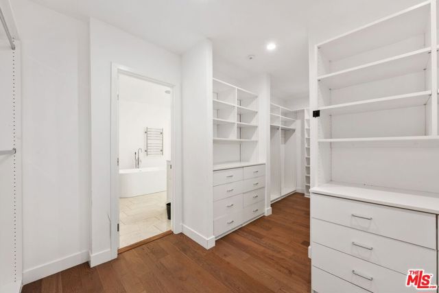 400 Chautauqua Boulevard, Pacific Palisades CA: https://media.crmls.org/mediaz/53b4b6ce-5730-459b-a0d0-9dc842bac7b8.jpg