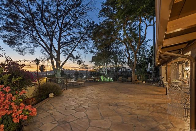 10013 Pandora Drive, La Mesa CA: https://media.crmls.org/mediaz/53b4c52f-4a5e-4e94-9419-04fbf3850c38.jpg