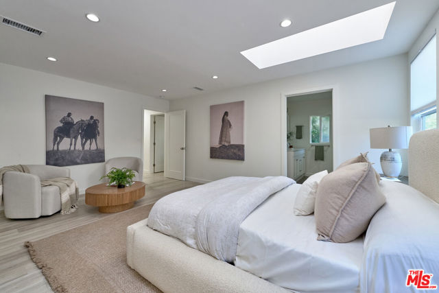 4211 W Woodland Avenue, Burbank CA: https://media.crmls.org/mediaz/53b4cec6-6d14-4cc1-8958-402e51b7691e.jpg