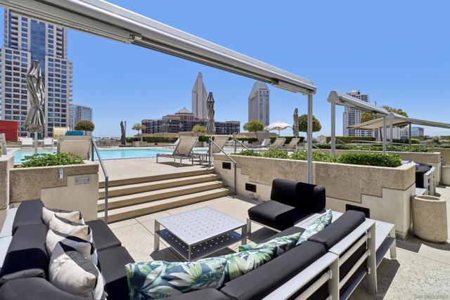 700 Front St, San Diego CA: https://media.crmls.org/mediaz/53b60bbc-33d4-480b-8212-cf5813d8471f.jpg