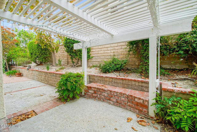 2111 Peak Place, Thousand Oaks CA: https://media.crmls.org/mediaz/53b61dc8-c032-47c9-9013-3a3c46295242.jpg