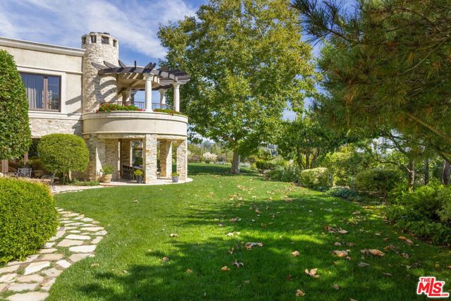 1101 Bel Air Place, Los Angeles CA: https://media.crmls.org/mediaz/53b6c881-936e-4b5c-b27e-686806c65519.jpg