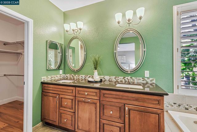 122 Claremont Crest Ct, San Ramon CA: https://media.crmls.org/mediaz/53b6e0de-583d-4747-add9-87539a4607d7.jpg