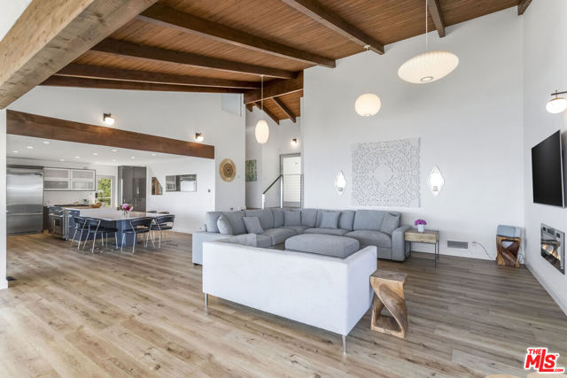 32701 Vista De Los Ondas Street, Malibu CA: https://media.crmls.org/mediaz/53b71740-c9af-4485-b3c0-e3d4452285b9.jpg