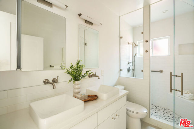 1414 N Coronado Terrace, Los Angeles CA: https://media.crmls.org/mediaz/53b7bf4f-9c81-4a3a-81f7-1c69edb40138.jpg