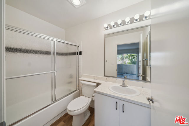 870 Crenshaw Boulevard, Los Angeles CA: https://media.crmls.org/mediaz/53b832b4-4766-4144-b9d5-f87ad868bd62.jpg