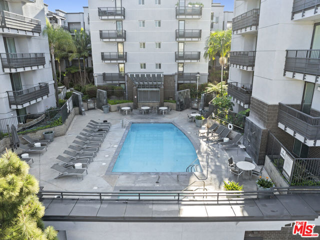 629 Traction Avenue, Los Angeles CA: https://media.crmls.org/mediaz/53b83780-c790-4675-bff1-1d4441822092.jpg