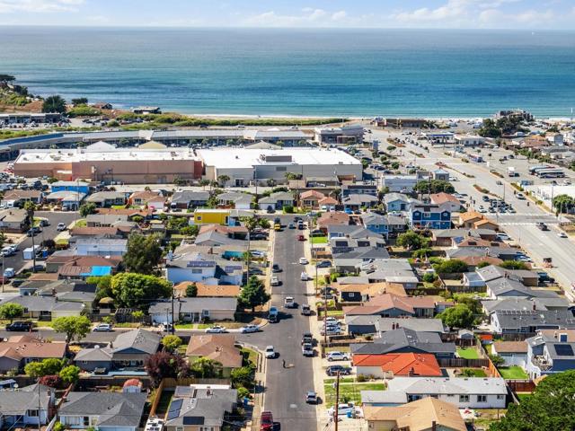 652 Montezuma Drive, Pacifica CA: https://media.crmls.org/mediaz/53b89a71-1770-4eda-97ef-ca37c44c1b81.jpg