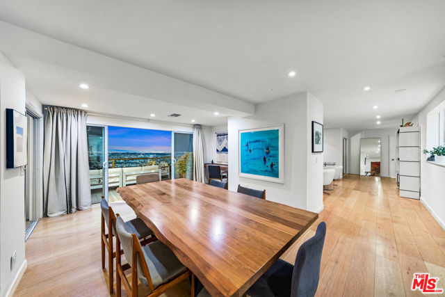 8494 Cole Crest Drive, Los Angeles CA: https://media.crmls.org/mediaz/53b8c383-6873-4f4a-bb8a-42aa091d9363.jpg