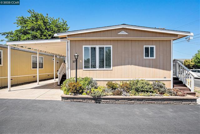 75 E Bolton Rd, Oakley CA: https://media.crmls.org/mediaz/53b912c8-9c20-4618-93fe-7b8ee6ff0daf.jpg