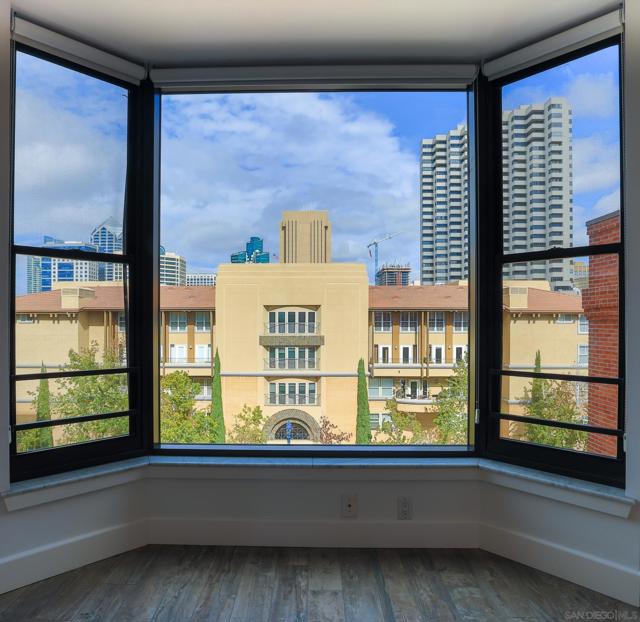 500 W Harbor Dr, San Diego CA: https://media.crmls.org/mediaz/53b9838f-7f7a-468d-8224-3a1b42906349.jpg