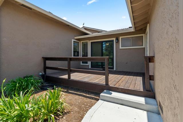 38 Barbras Court, Hollister CA: https://media.crmls.org/mediaz/53b9b777-1186-41fc-92f5-71368701abc6.jpg