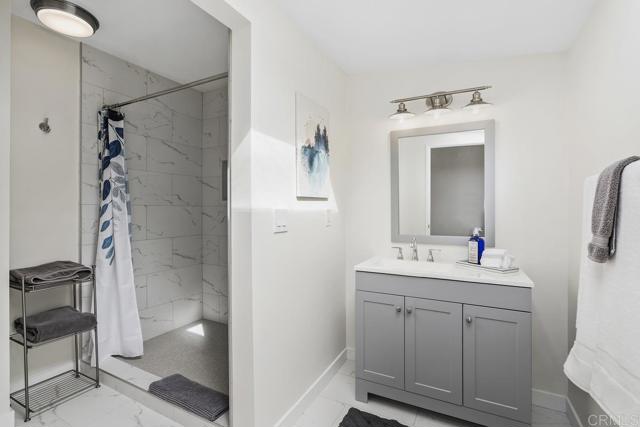 393 Date Avenue, Carlsbad CA: https://media.crmls.org/mediaz/53b9d1bb-4482-44ac-b3dc-876faae195ec.jpg