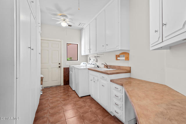 11 Inverness Road, Thousand Oaks CA: https://media.crmls.org/mediaz/53ba2716-eebe-45b0-b5a0-e5d21e2e7e10.jpg