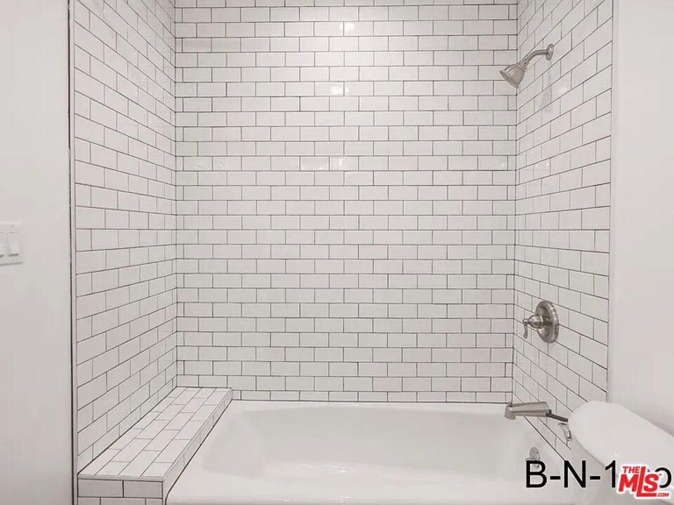 https://media.crmls.org/mediaz/53ba53f7-1c59-4fae-8afb-9d66f31bc0fc.jpg?preset=X-Large