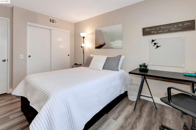 22192 Rim Pointe,  CA: https://media.crmls.org/mediaz/53bad609-793c-48c7-83b1-bac48cf01f5b.jpg