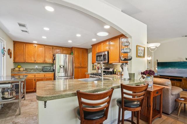 52165 Avenida Cortez, La Quinta CA: https://media.crmls.org/mediaz/53bb46b5-d29b-4933-86ab-1808bce49b12.jpg