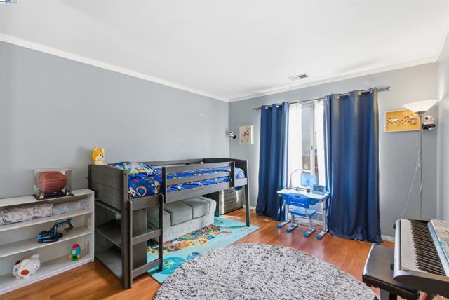 26953 Hayward Blvd, Hayward CA: https://media.crmls.org/mediaz/53bb535e-8a91-41b1-89ac-468985af6116.jpg