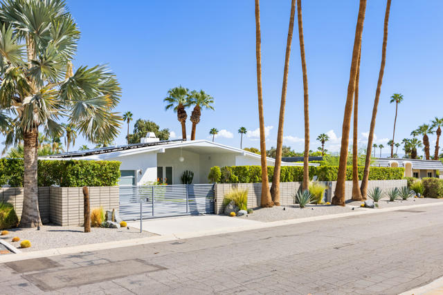 1160 E Marion Way, Palm Springs CA: https://media.crmls.org/mediaz/53bbbf8e-0bad-423c-ba4b-c4fe40c39ca7.jpg