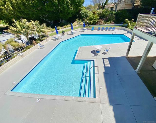 1326 Caminito Arriata, La Jolla CA: https://media.crmls.org/mediaz/53bc997d-457f-4e35-8f2a-38f6b079f976.jpg
