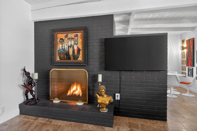 684 N Paseo De Anza, Palm Springs, CA 92262